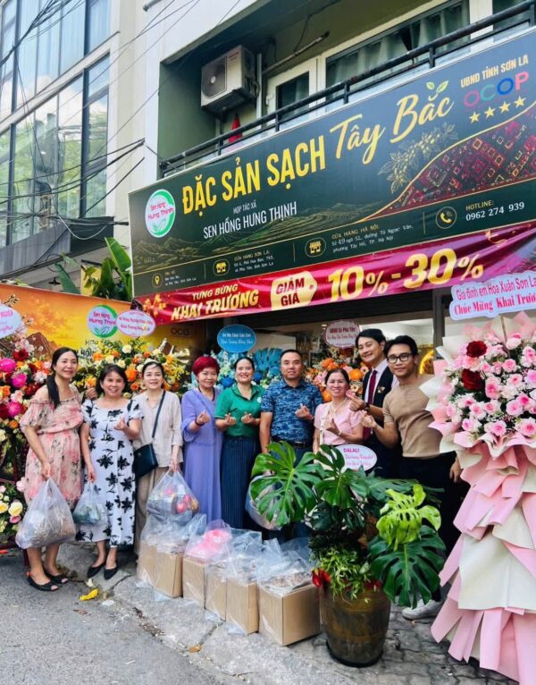 TƯNG BỪNG KHAI TRƯƠNG CỬA HÀNG ĐẶC SẢN SẠCH TÂY BẮC THỨ 2